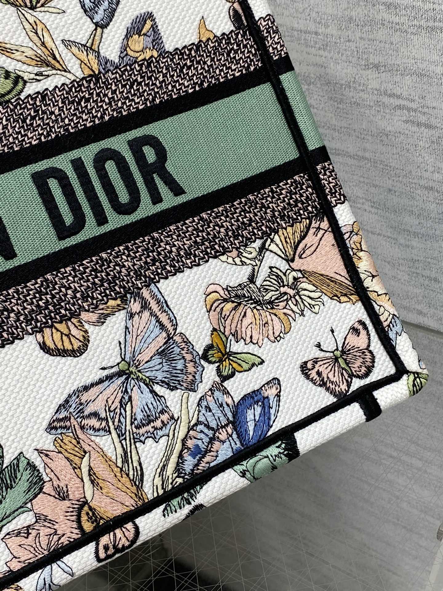 D*or small book tote-36.5cm