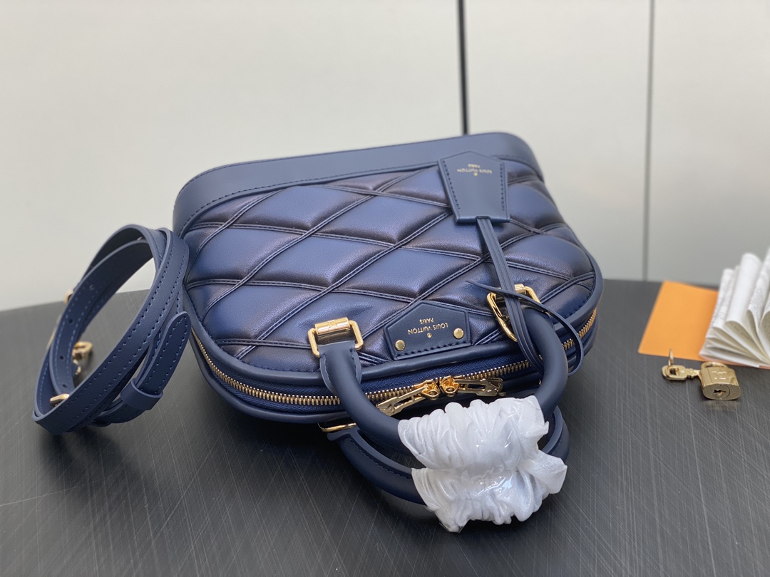 l0*is V*t0n m22878 alma bb-23.5 x 17.5 x 11.5cm
