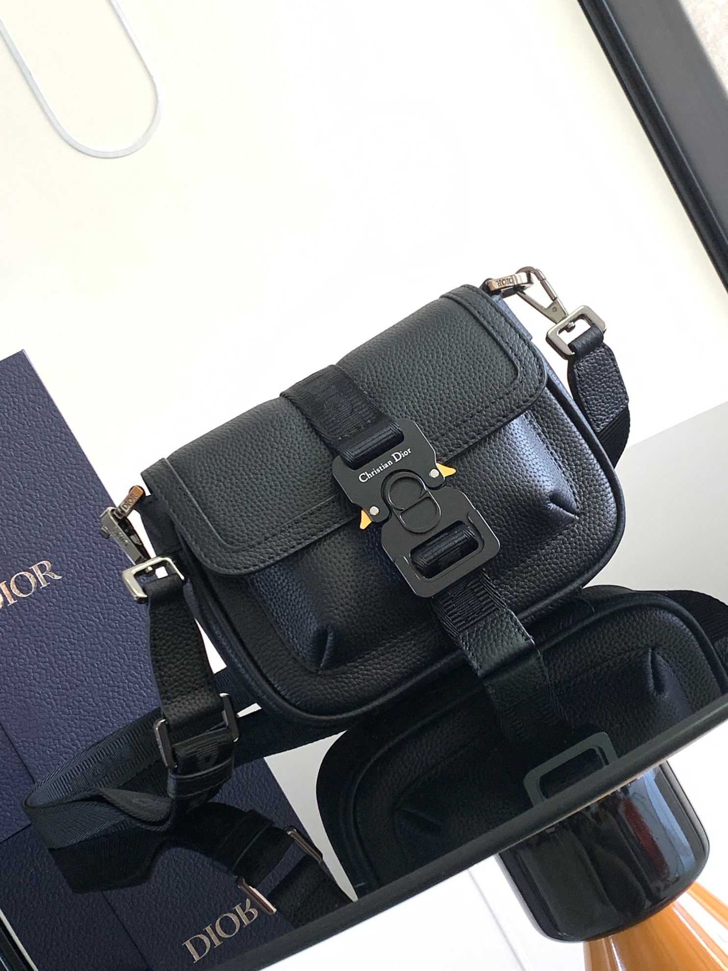 D*or hit the road handbags-19 x 11 x 4cm