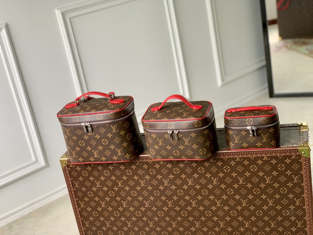 l0*is V*t0n nice cosmetic bag