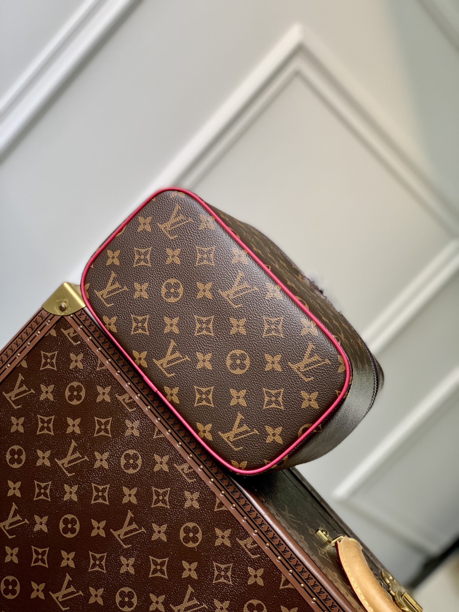 l0*is V*t0n nice cosmetic bag