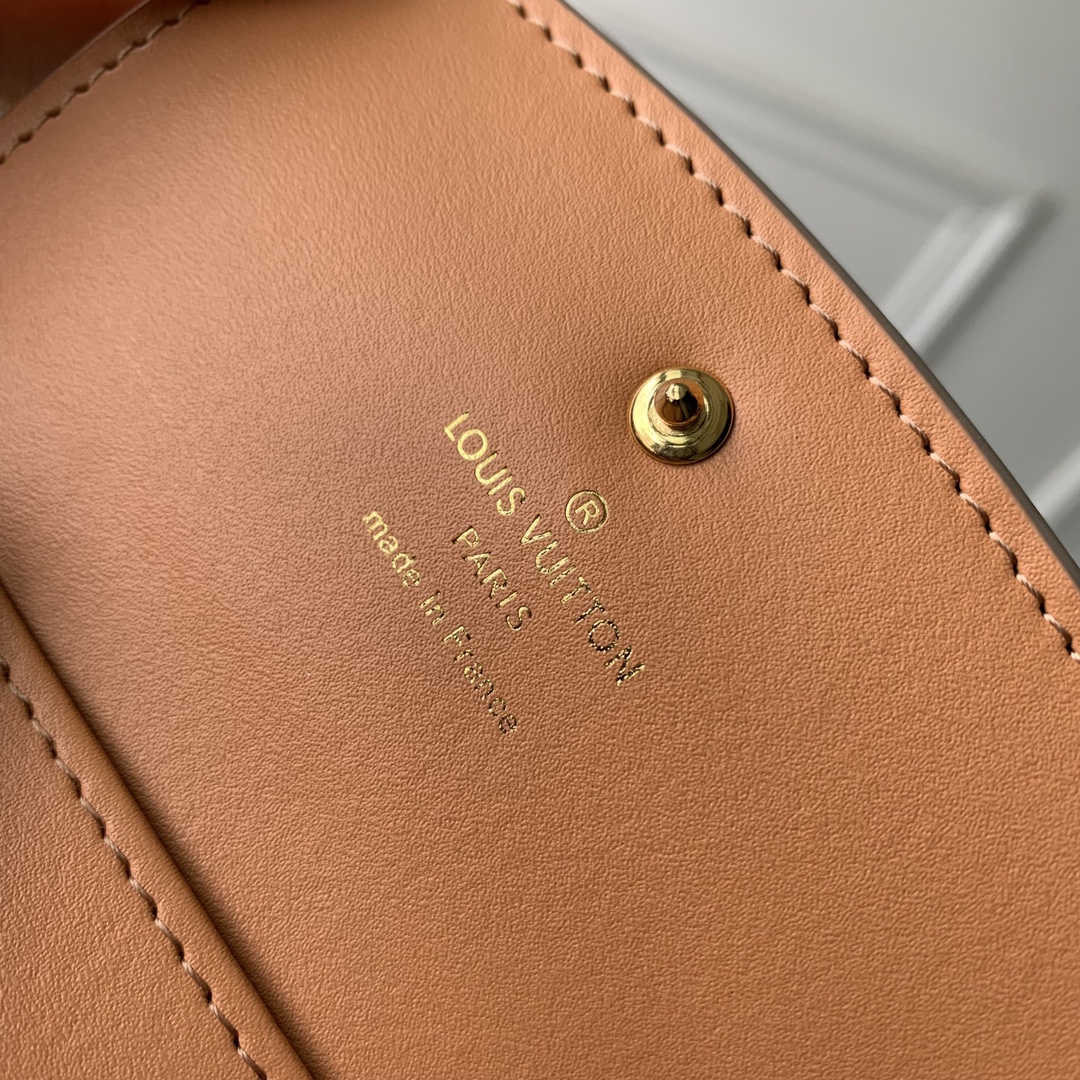 l0*is V*t0n wallet-10.5 x 5.5 x 1cm