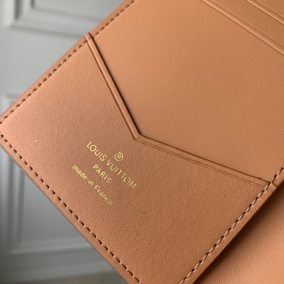 l0*is V*t0n wallet-10 x 14 x 2.5cm