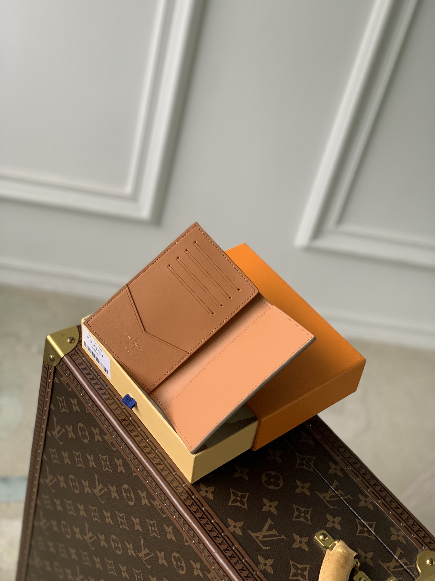 l0*is V*t0n wallet-10 x 14 x 2.5cm