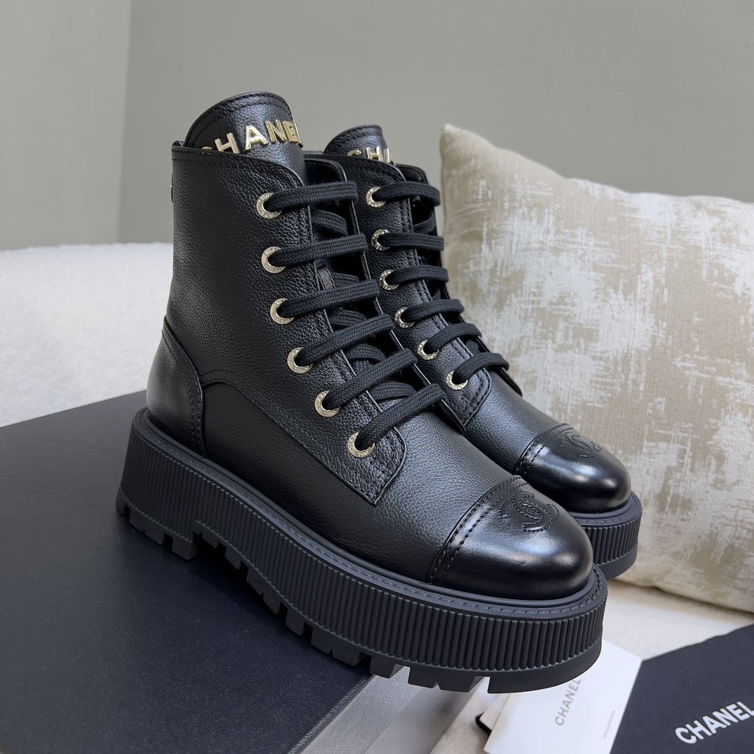 Ch@nel Boots