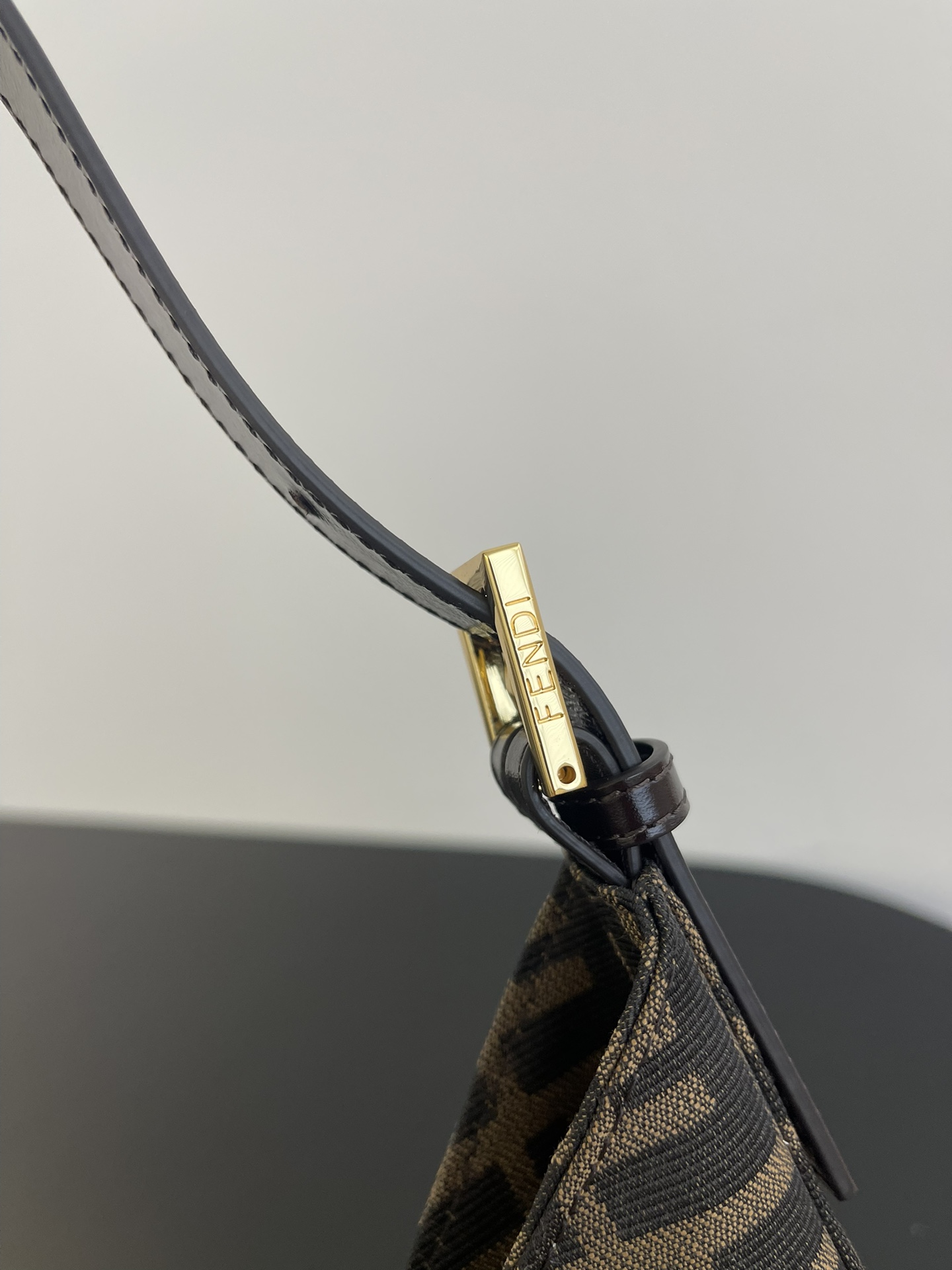 F**di vintage bag-29x25x4cm
