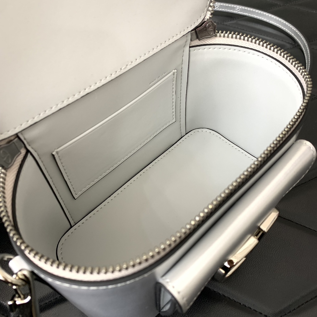 Va1e*ntin0 alentino garavani box bag-16.5*10*7.5cm