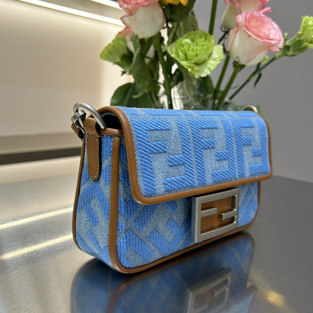 F**di baguette bag-19x10x4cm