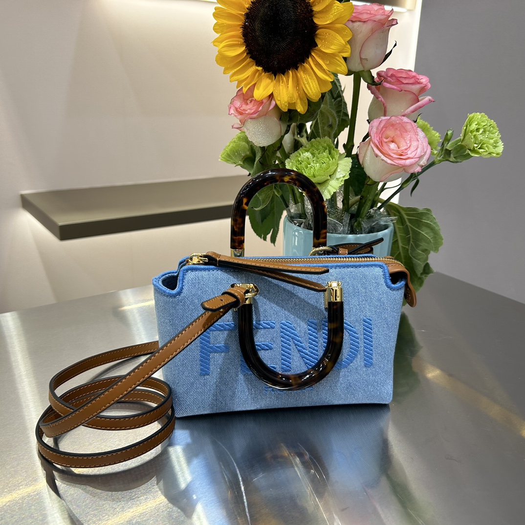 F**di mini bythe way bag-17x18x8cm