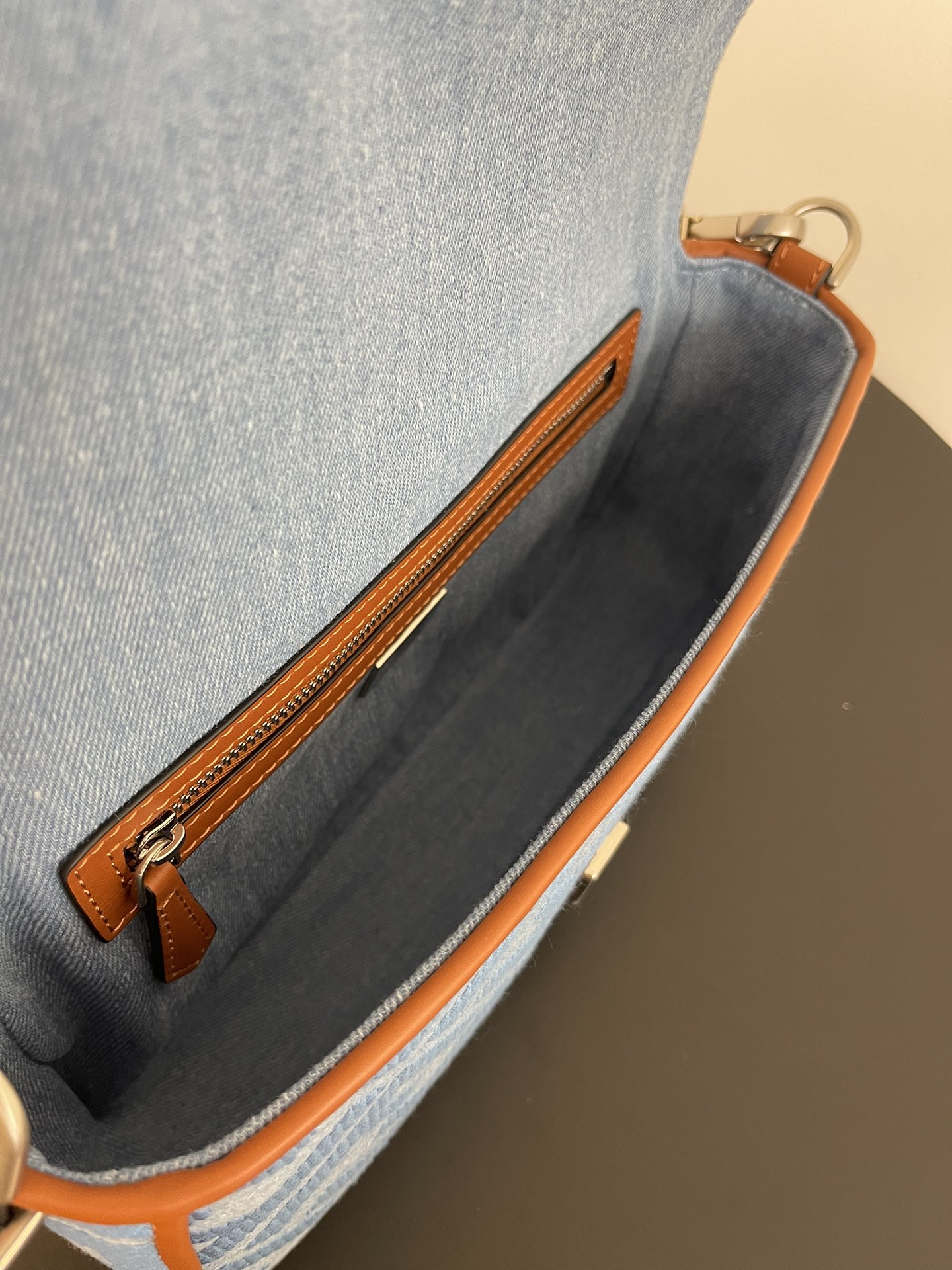F**di baguette bag-26x14x4cm