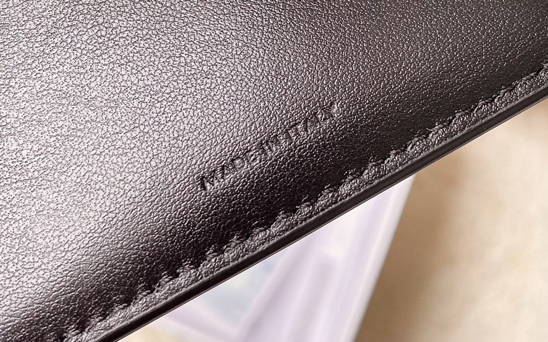Ce**e wallet-9.5* 7.5* 3cm