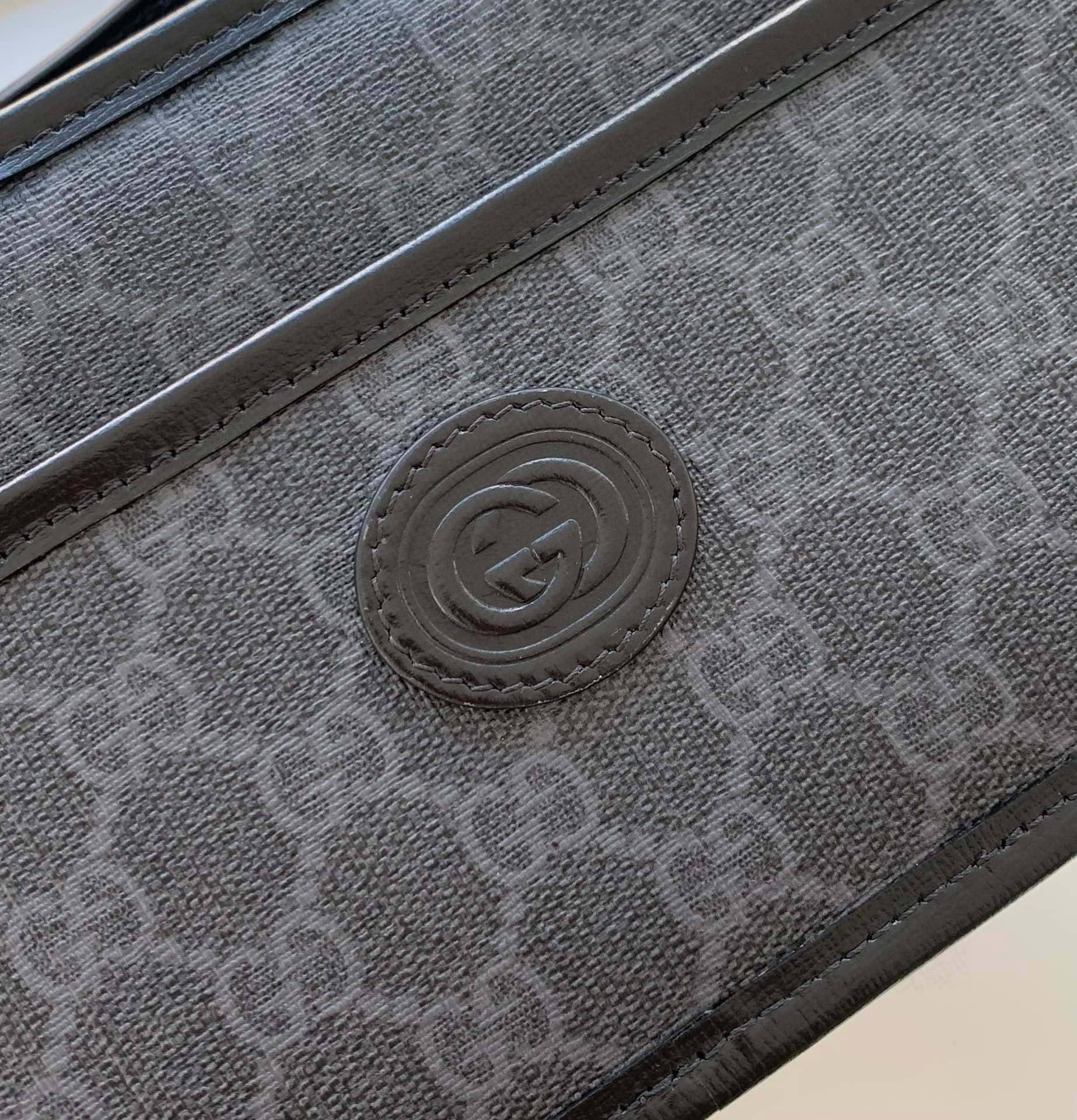 G*u*i camera bag-22.5x14x7cm