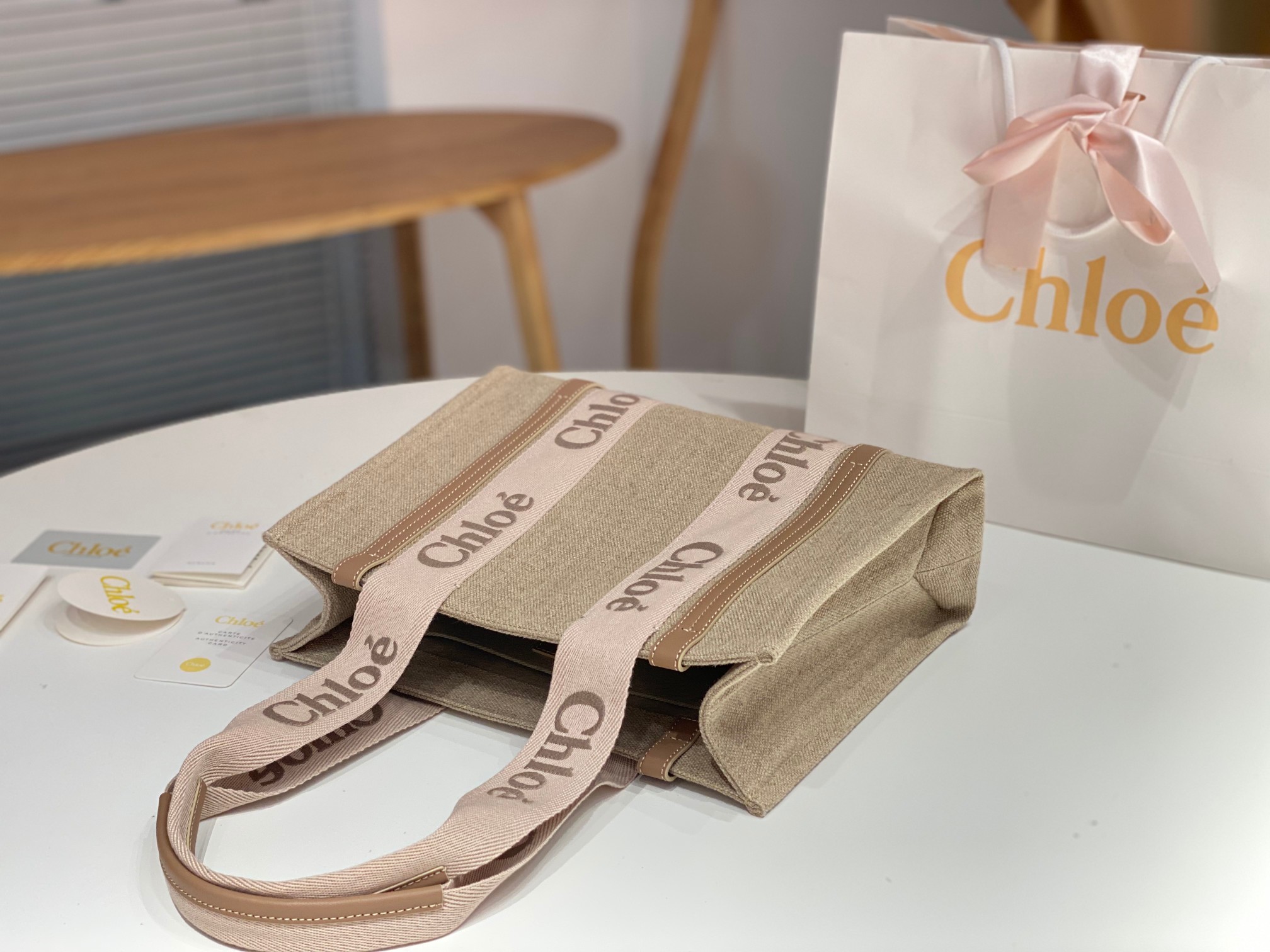 Ch10e woody tote bag