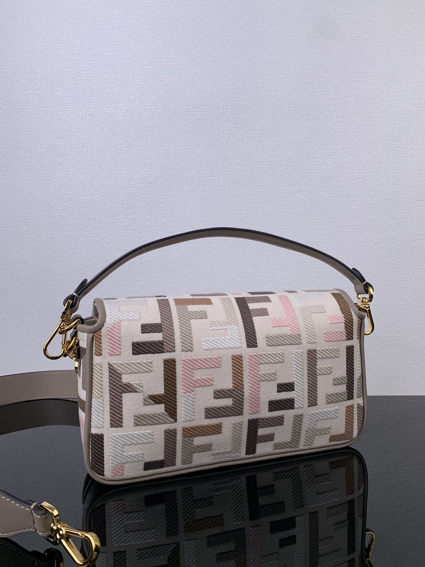 F**di baguette bag-26x15x6cm