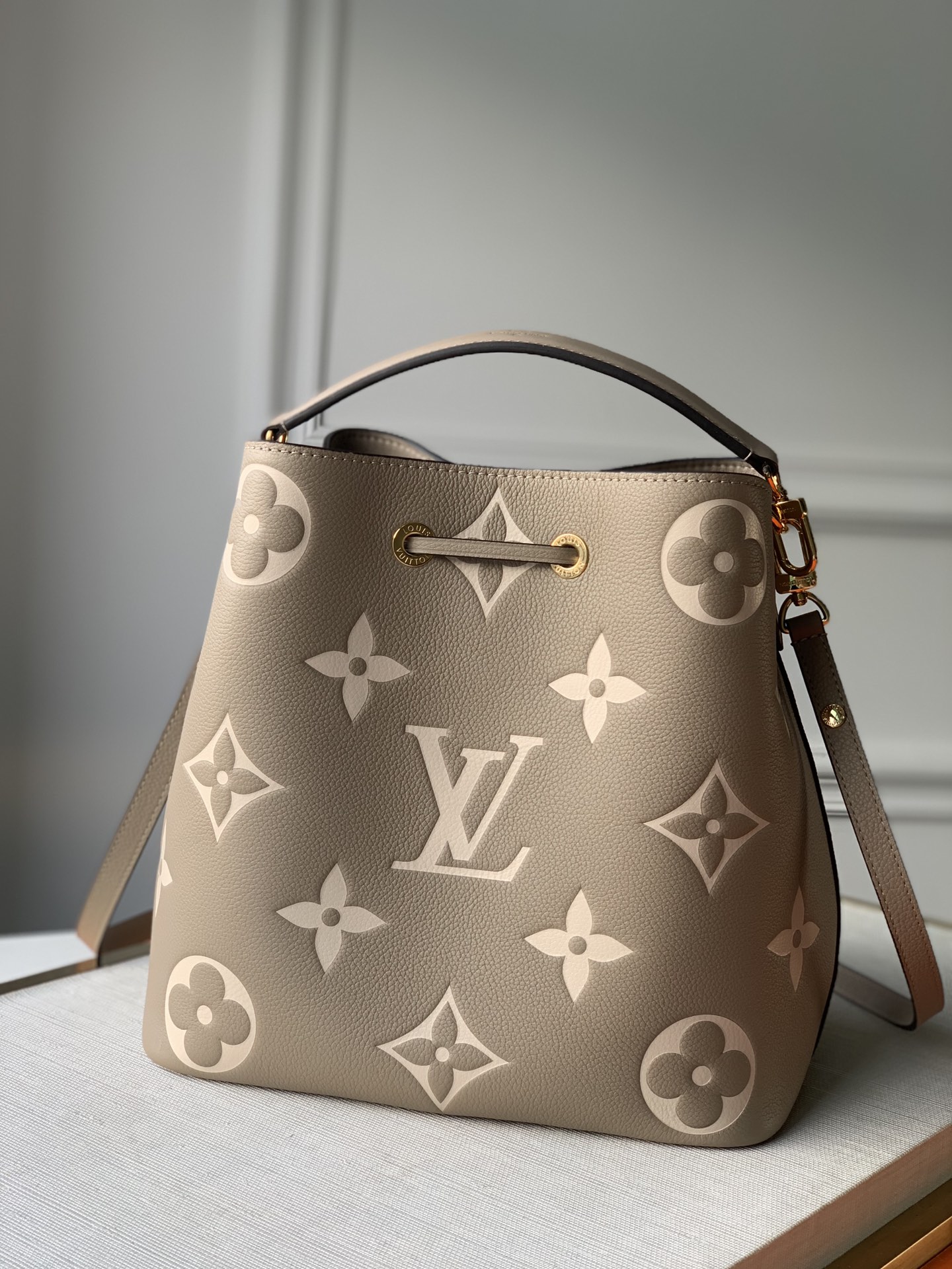 l0*is V*t0n néonoé bucket bag -m45555-26x22x27cm