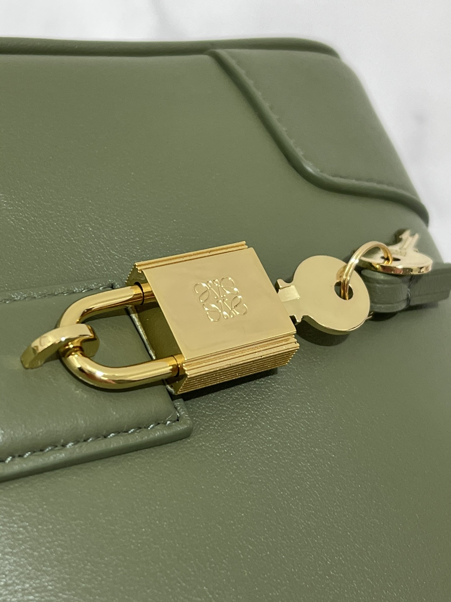 L0ew* amazon bag-23*16*10cm