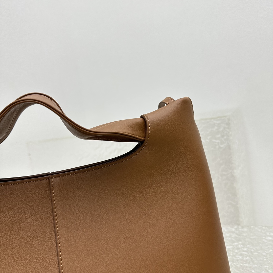 T*e R0w camdem bag-32*23*14cm