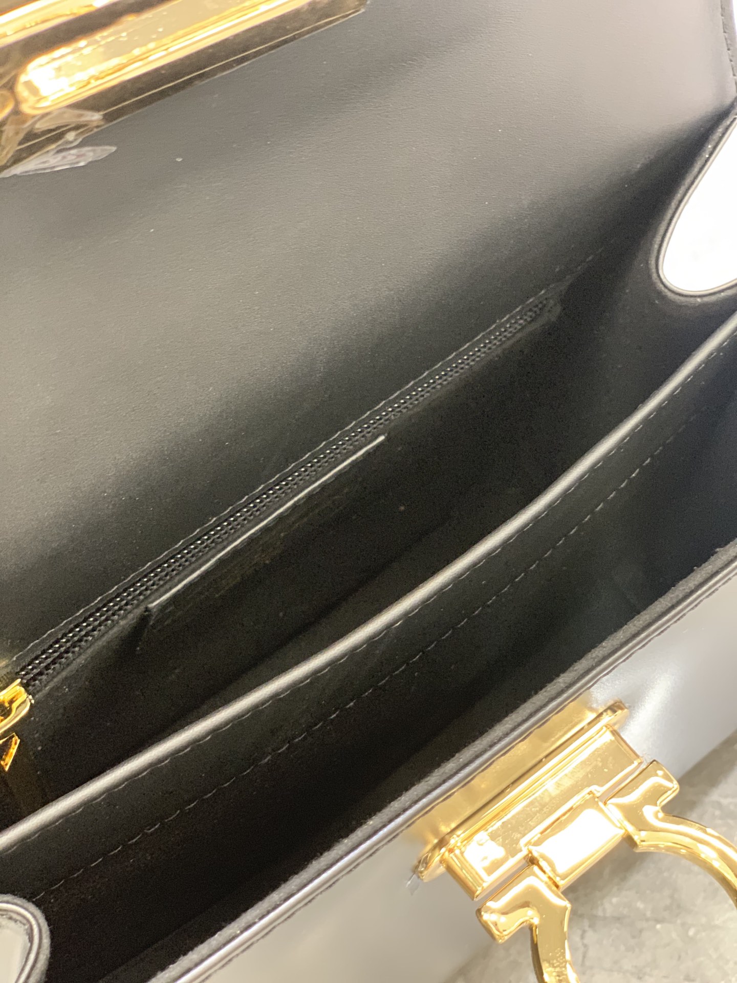 Ferragamo Tote-27×20×10CM