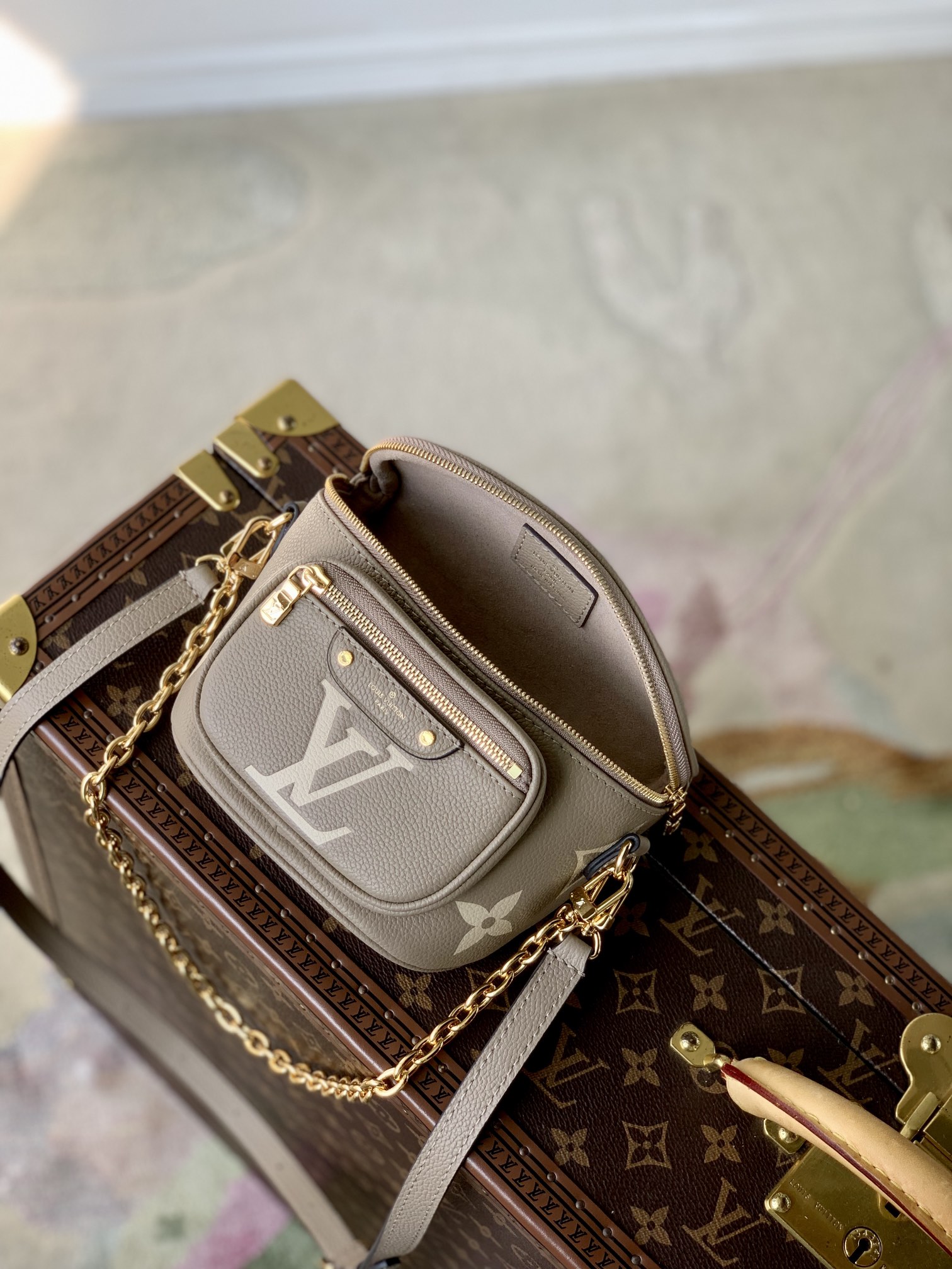 l0*is V*t0n mini bumbag-17 x 12 x 9.5cm