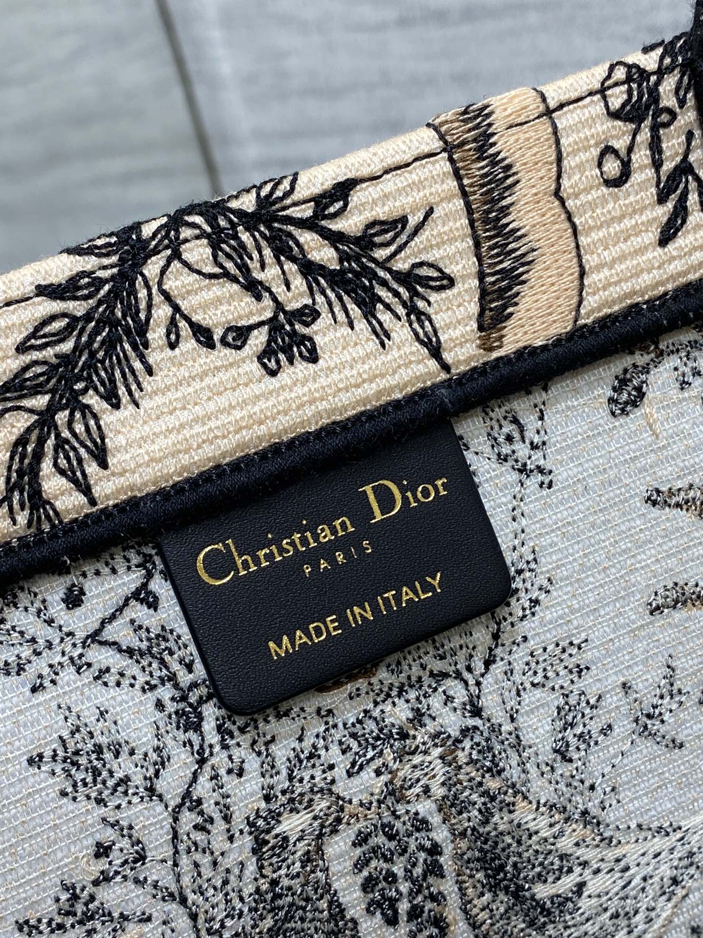 D*or book tote