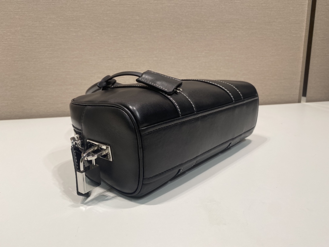 Pra*a medieval boston bag 1ba846-24*15*5cm