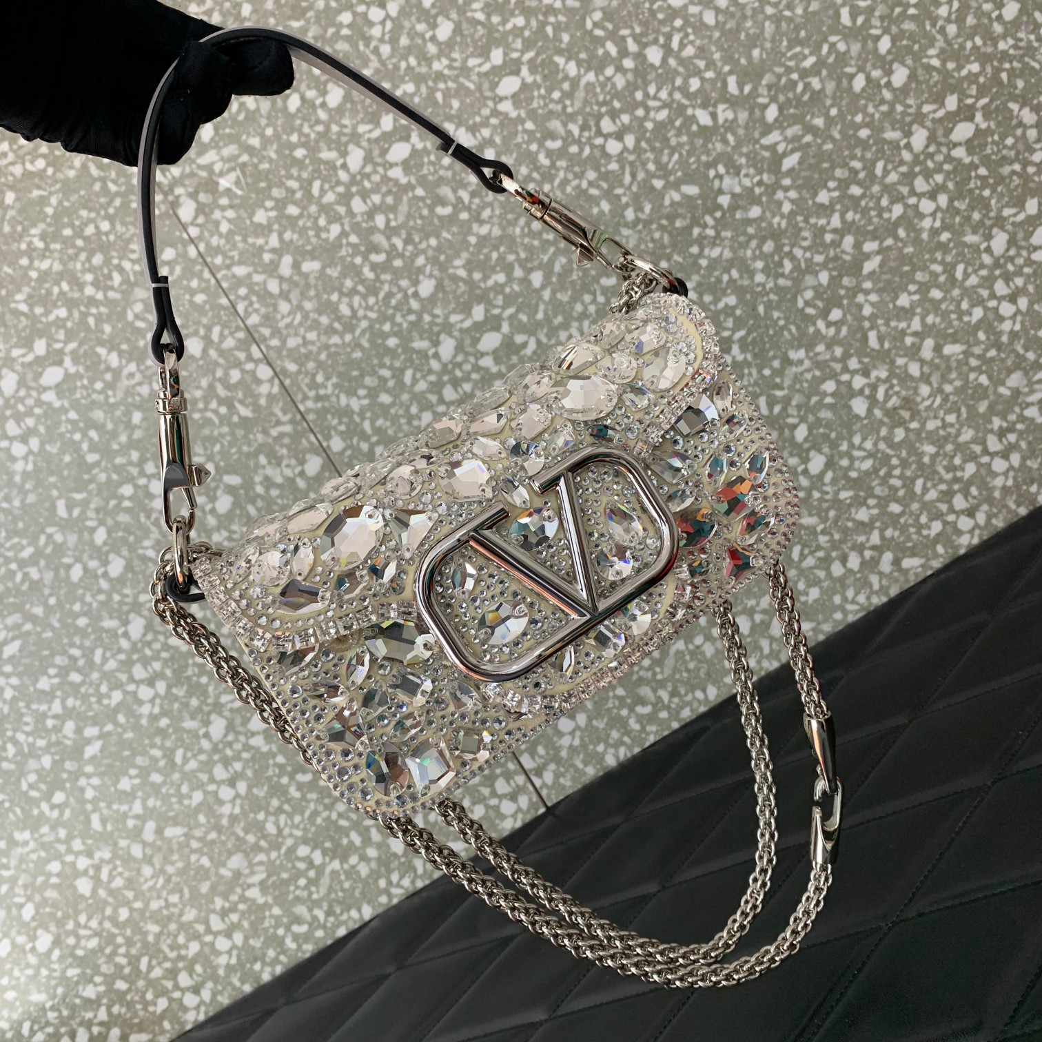 Va1e*ntin0 garavani mini loco bag-20*11*5cm