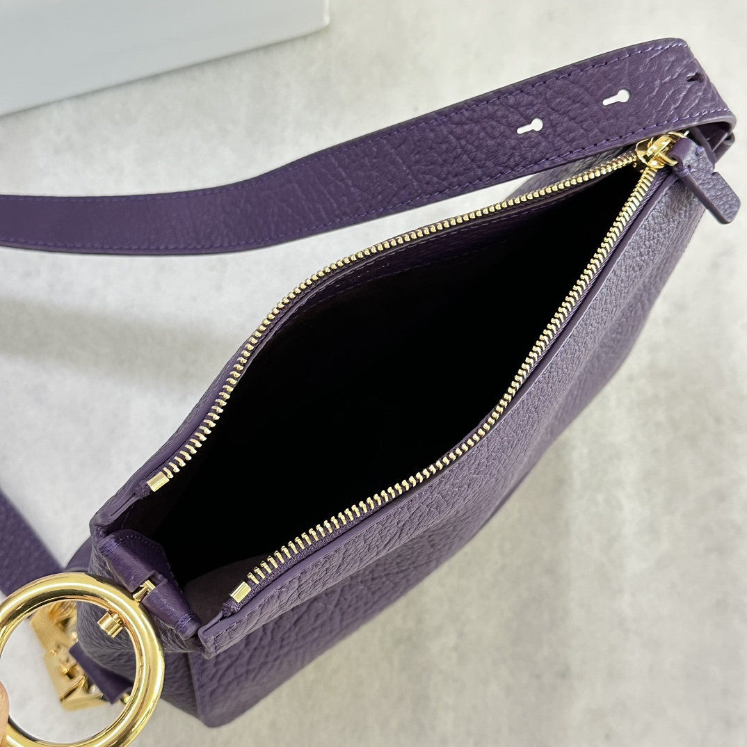 B**rry knight bag-24 x 8 x 23cm