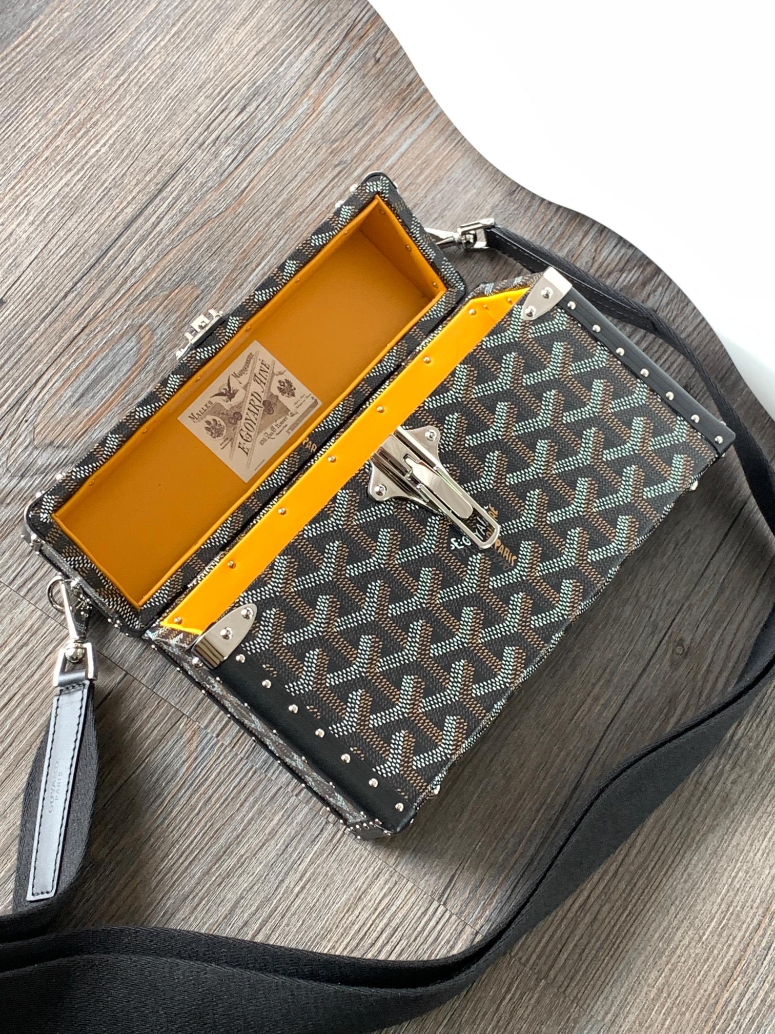 Go*ard cassette bag-21*15*6.5cm