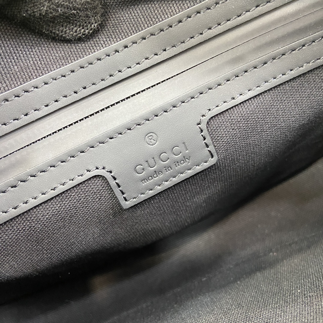 G*u*i waist bag-13*24*5cm