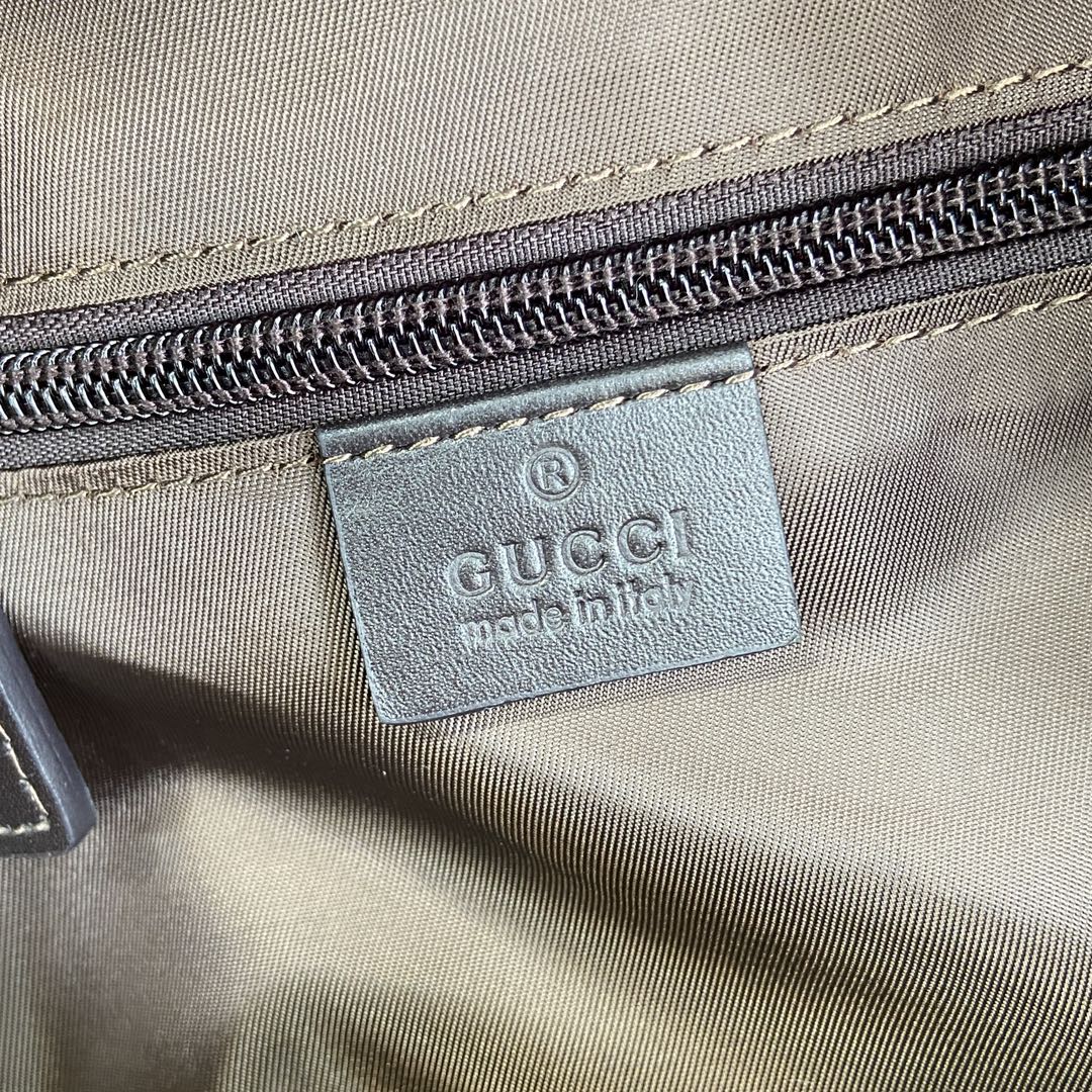 G*u*i backpack-32*25*11cm