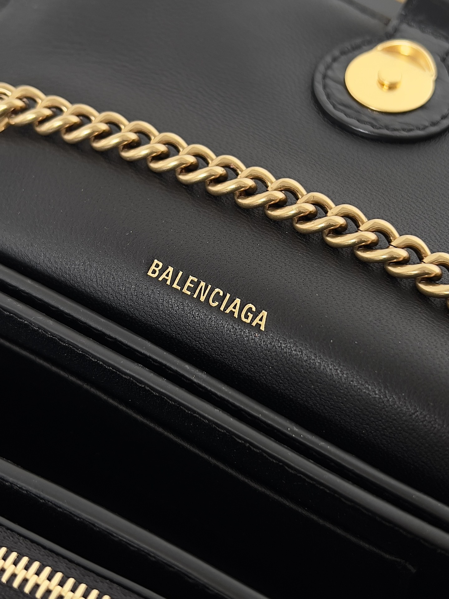 Ba*len*cia*ga crush chain bag-21.8*9.9*4.8cm
