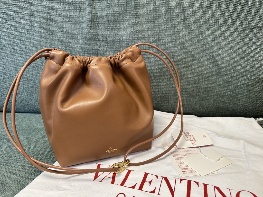 Va1e*ntin0 garavani vlogo pouf bag-23x19x14cm