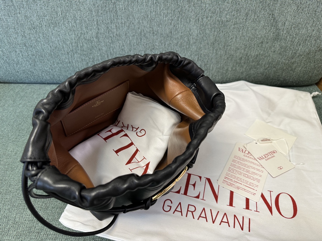Va1e*ntin0 garavani vlogo pouf bag-23x19x14cm