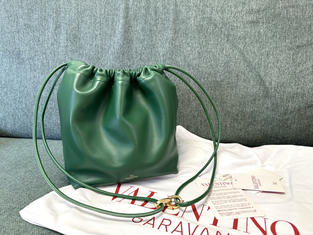 Va1e*ntin0 garavani vlogo pouf bag-23x19x14cm