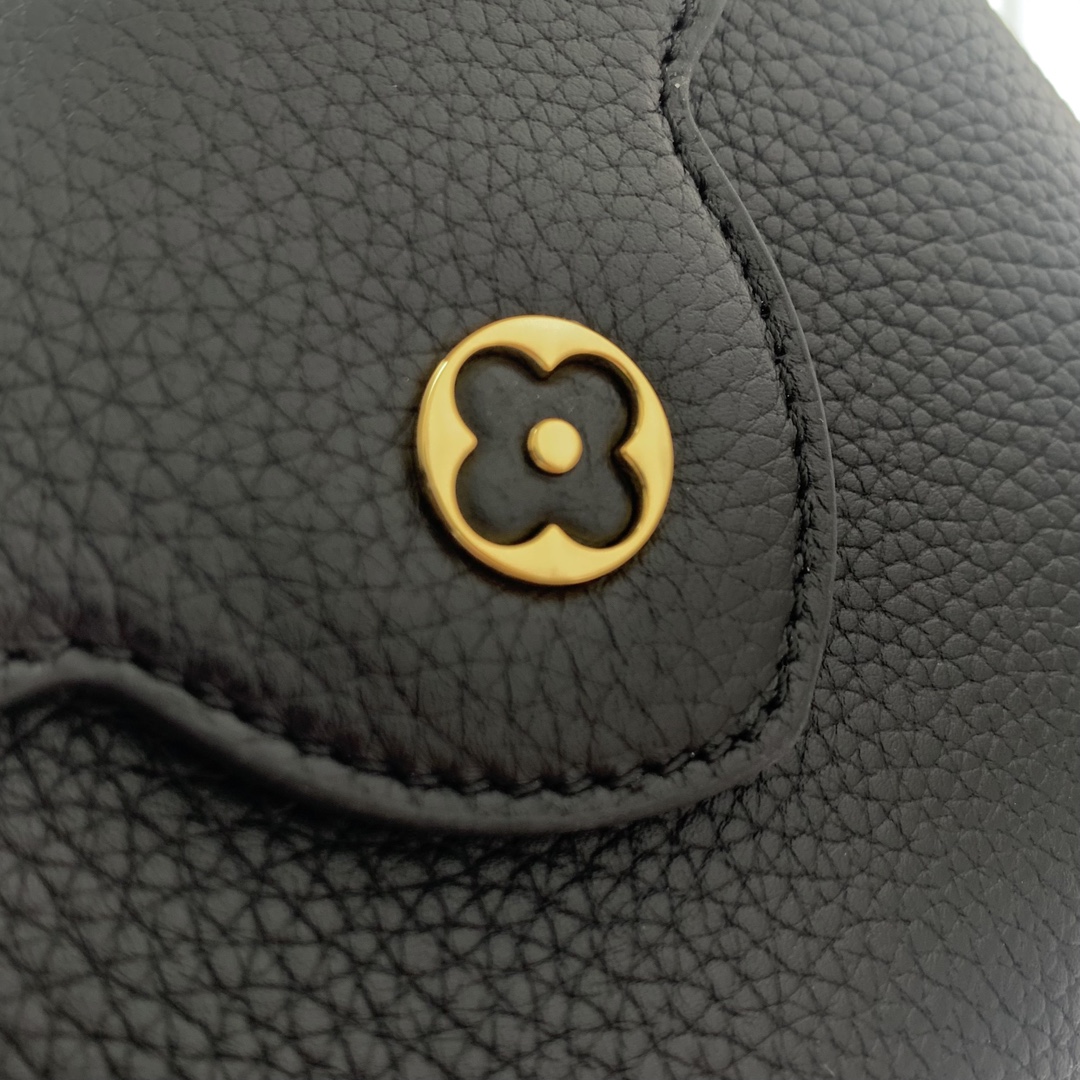 l0*is V*t0n capucines handlebag