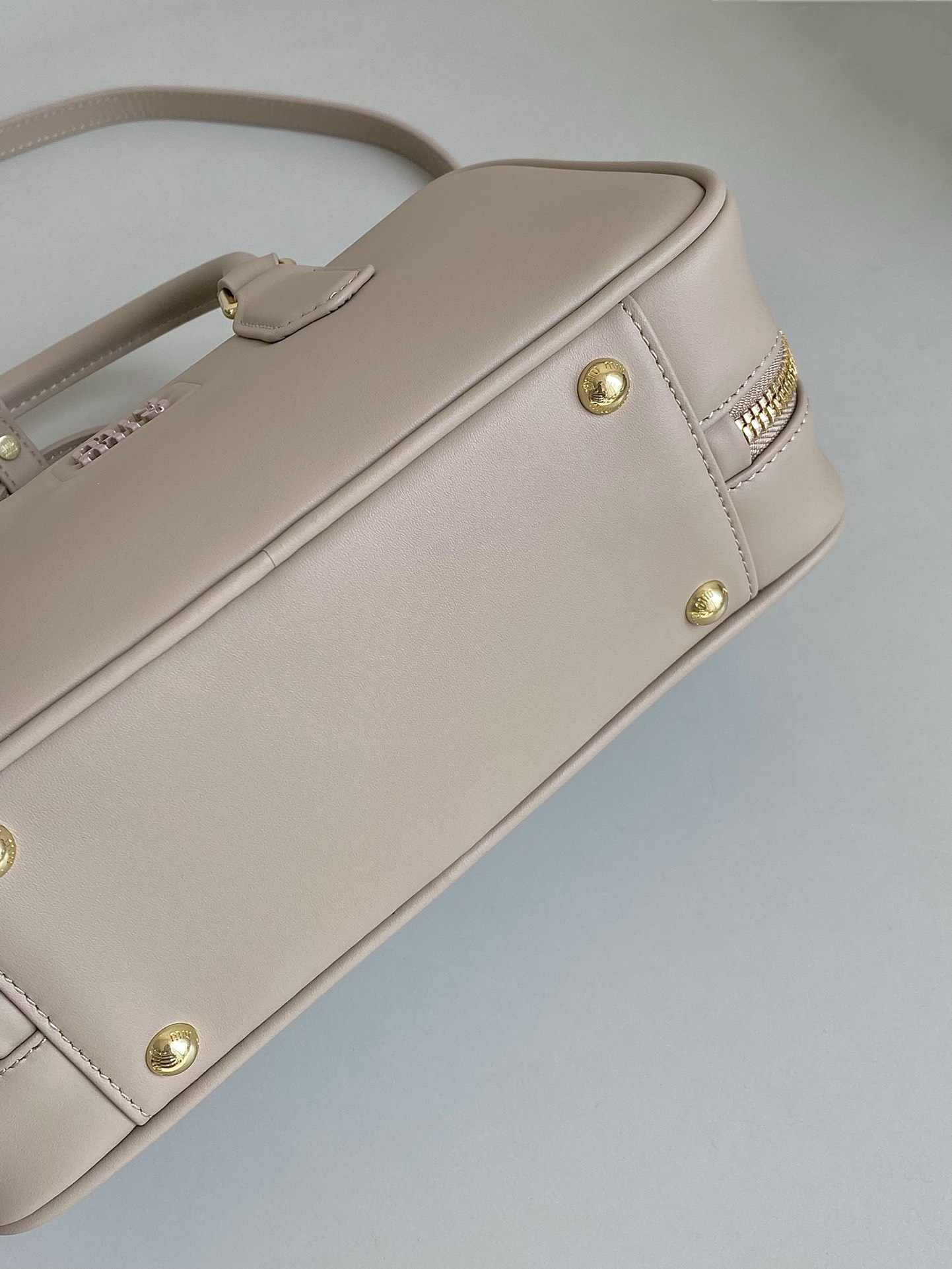 M*um*u ss24 softy padded bag-27×12×9cm