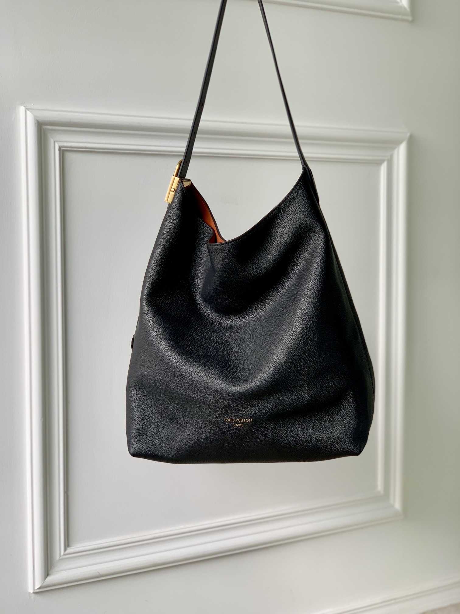 l0*is V*t0n low key hobo-m24856-31 x 35 x 18cm