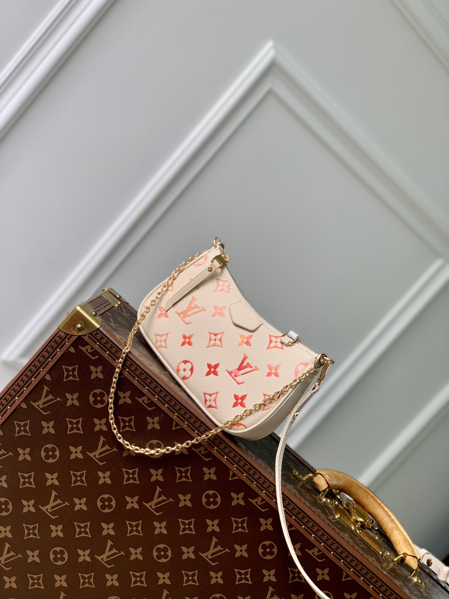 l0*is V*t0n easy pouch on strap-19x11.5x3cm