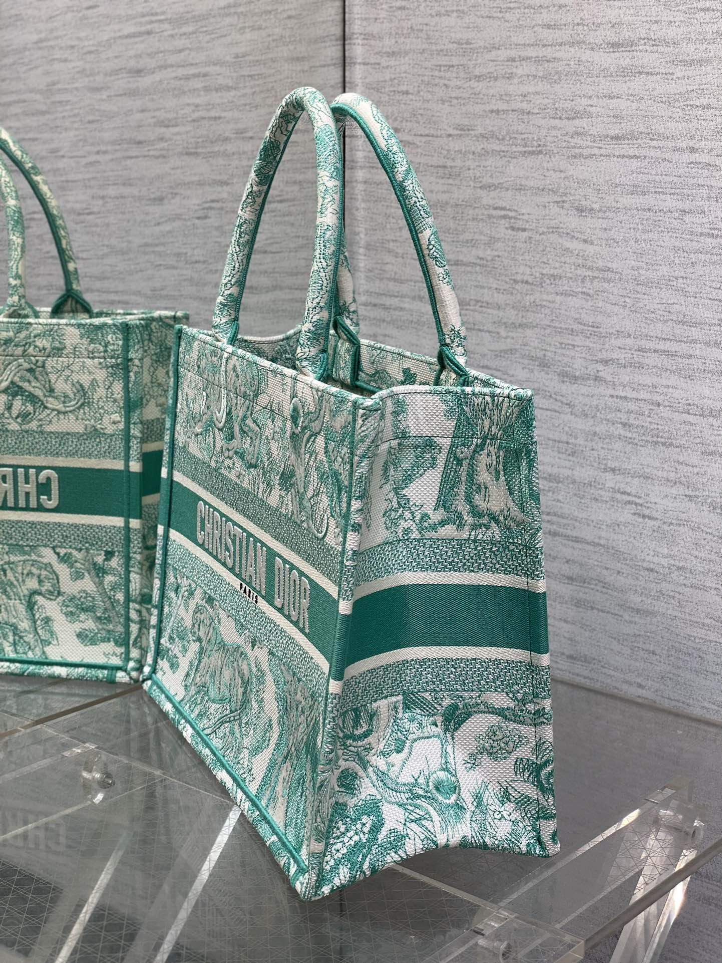 D*or small book tote-36.5cm