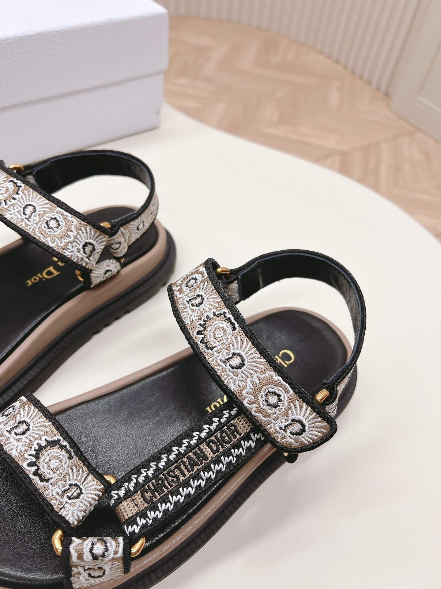 D*or sandals