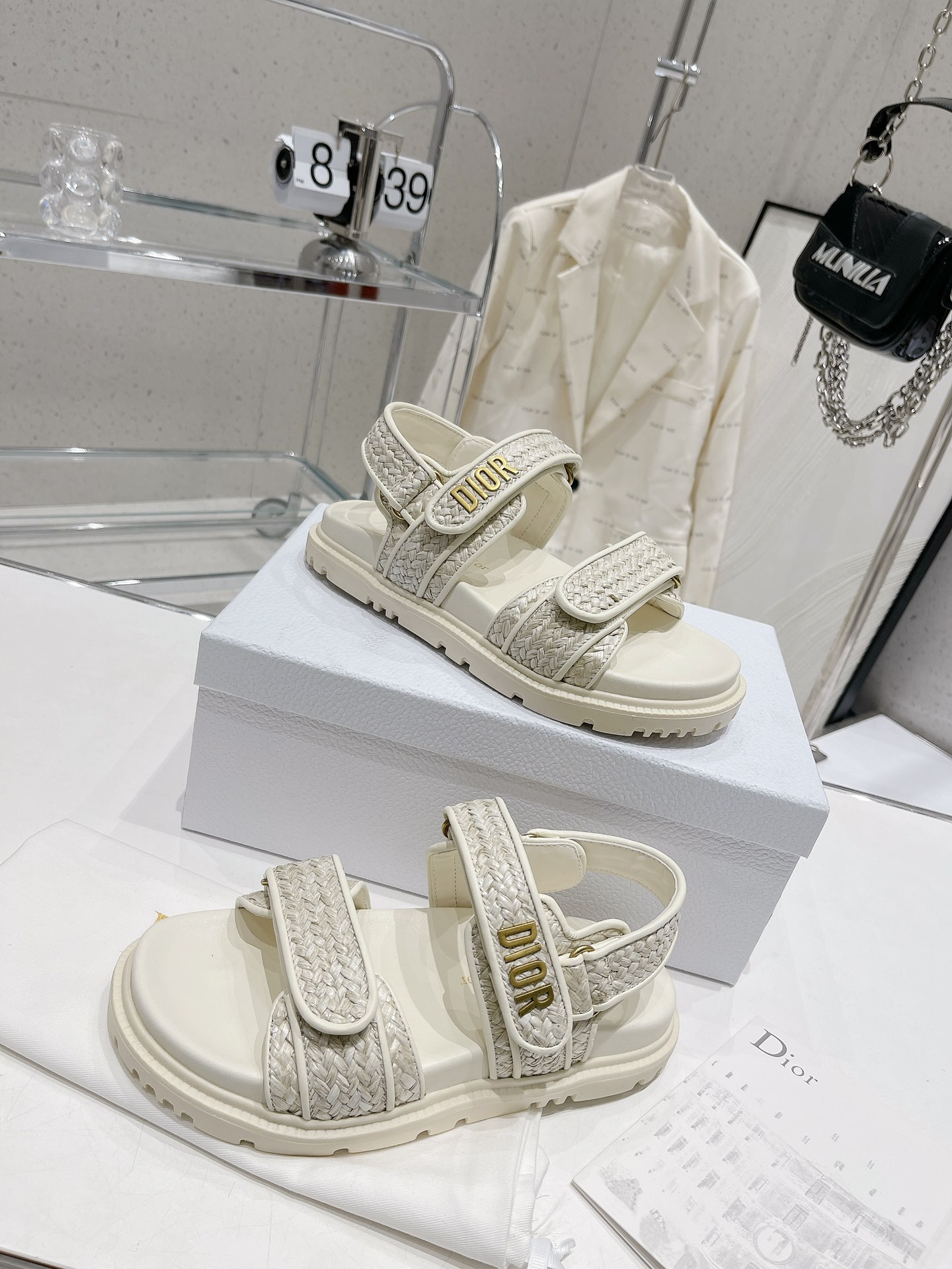 D*or sandals