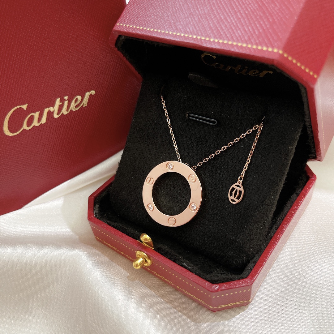 Ca*t*er necklace