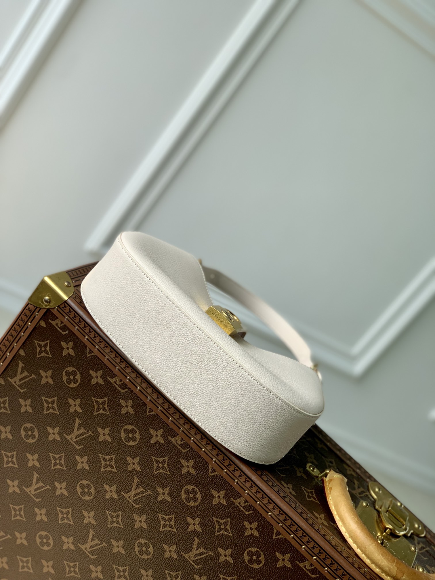 l0*is V*t0n low key shoulder bag-m24885-26 x 18 x 7cm