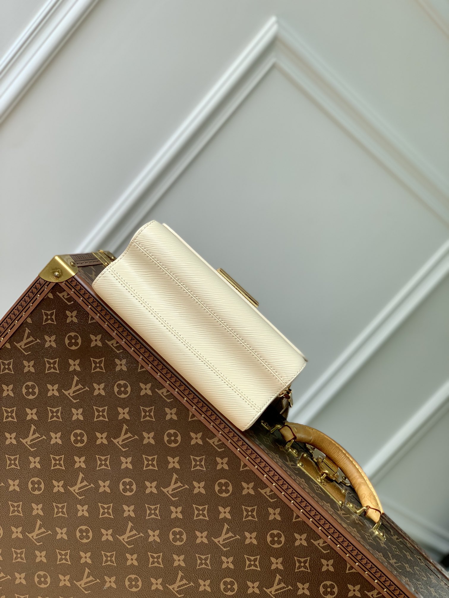 l0*is V*t0n twist mm-m21040-23 x 17 x 9.5cm
