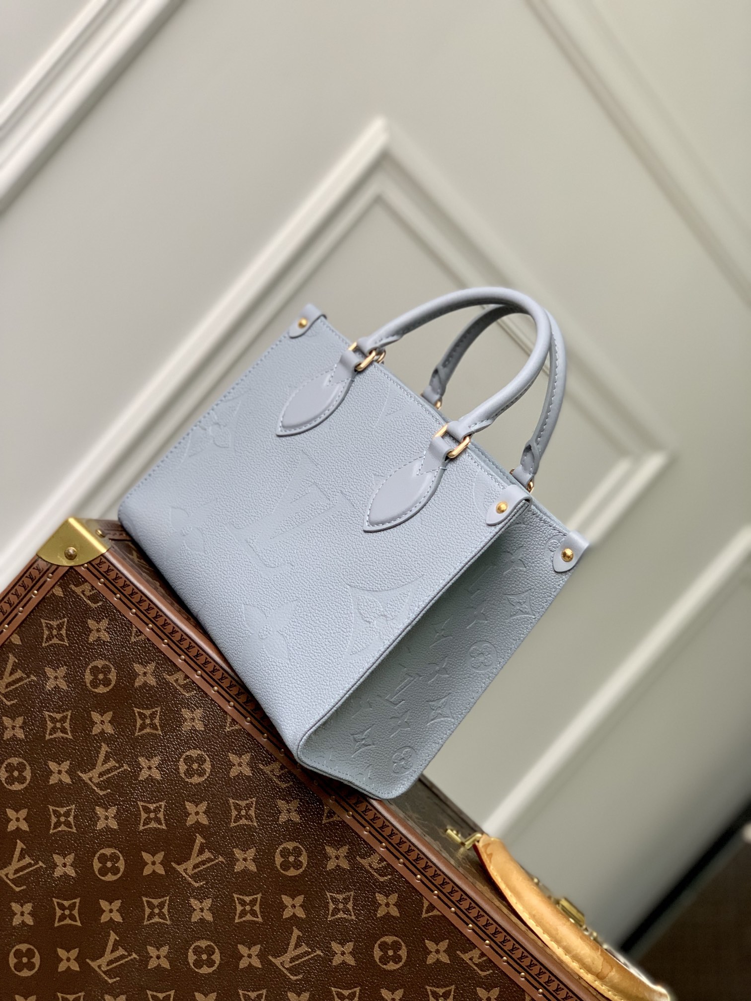 l0*is V*t0n onthego handbag-25*19*11.5 cm