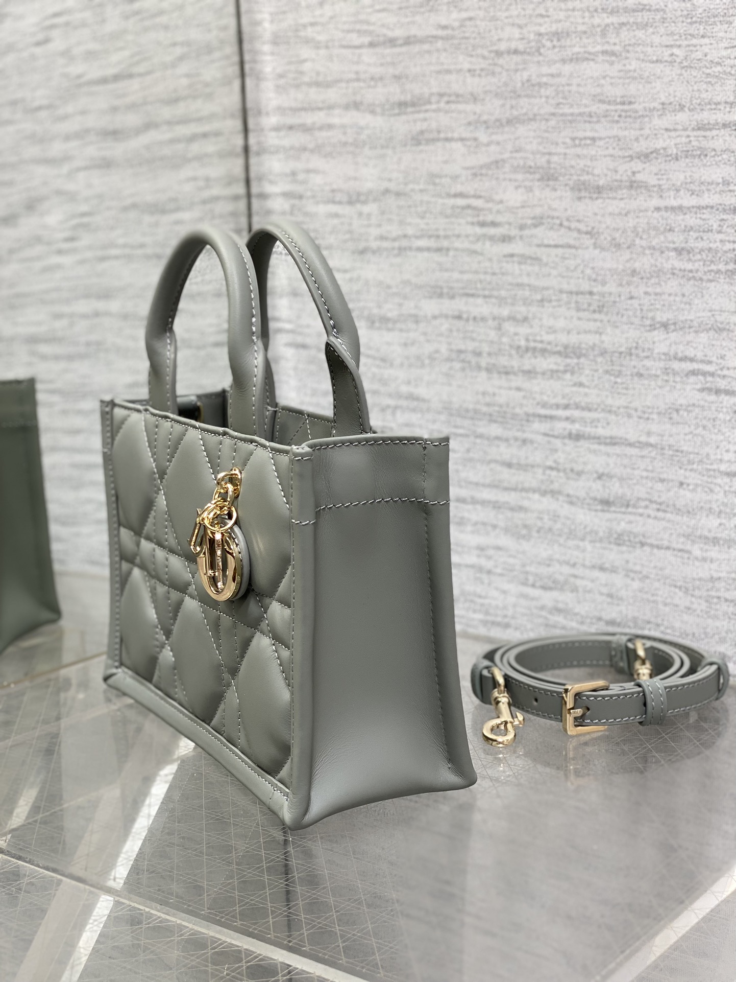 D*or book tote-21.5*13*7.5cm