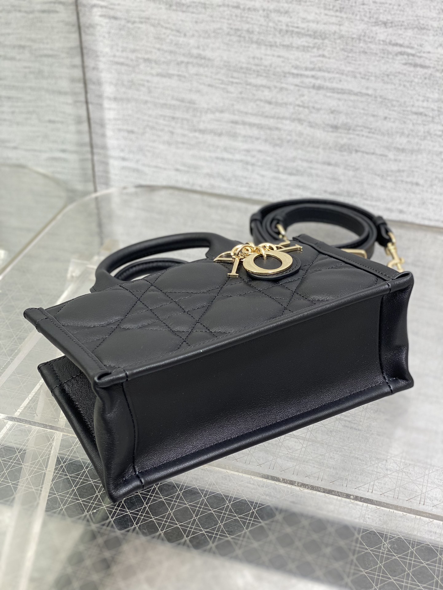 D*or book tote-21.5*13*7.5cm