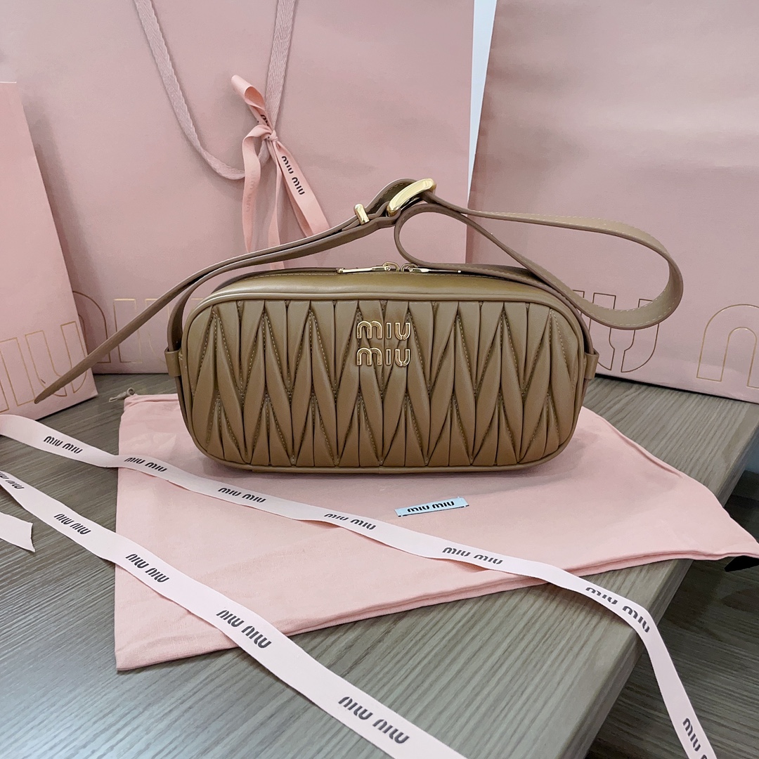M*um*u matelassé leather shoulder 5bc158 bag-24*11.5*7cm