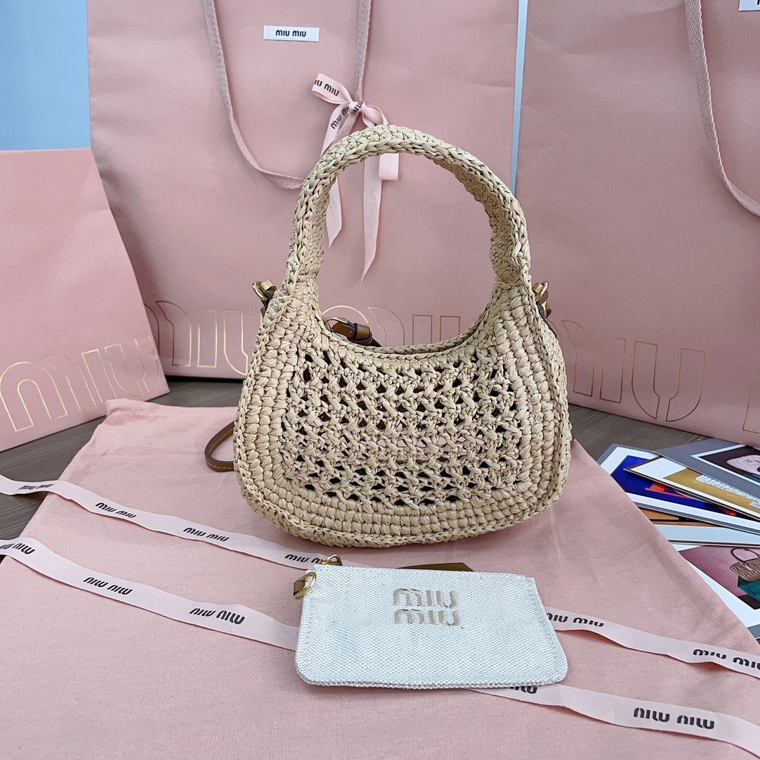 M*um*u wander crochet-knit shoulder bag-20x 17 x6cm