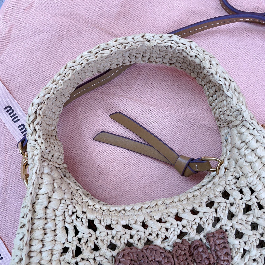M*um*u wander crochet-knit shoulder bag-20x 17 x6cm